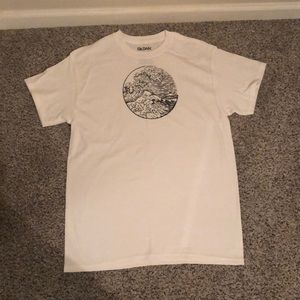 MENS MEDIUM WAVE TEE